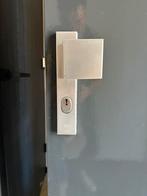 AMI deurbeslag voordeur skg *** 25x5, Doe-het-zelf en Verbouw, Hang- en Sluitwerk, Ophalen, Zo goed als nieuw, Rvs, Klink of Kruk