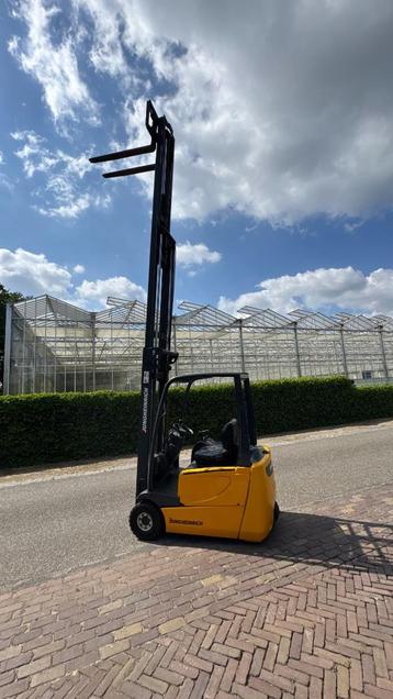 Jungheinrich triplomast EFG 216 beschikbaar voor biedingen