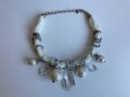 ketting wit - stof met grote kralen en strass, Overige materialen, Gebruikt, Wit, Ophalen of Verzenden