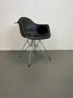 4 Vitra Eames DAR stoel zwart eifel onderstel