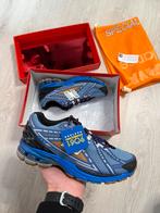 New Balance 1906R x Action Bronson “Medusa Azul” EU 46,5, New Balance, Overige kleuren, Nieuw, Ophalen of Verzenden