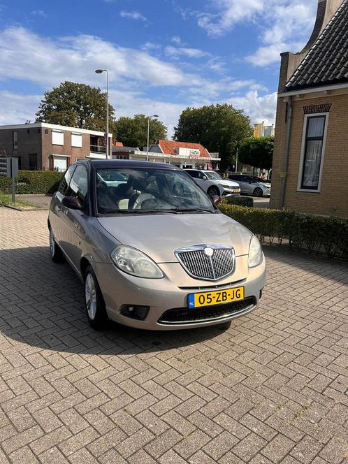 Lancia Ypsilon 1.4 16V AUT 2007 Grijs, Auto's, Lancia, Bedrijf, Ypsilon, Benzine, C, Hatchback, Automaat, Origineel Nederlands