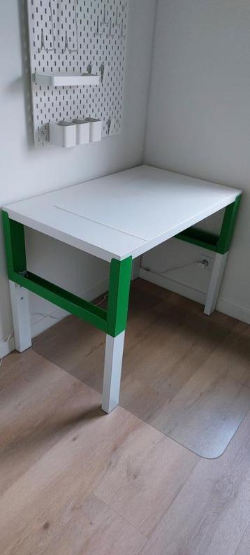 Kinder (meegroei) bureau wit met groen, €25 beschikbaar voor biedingen