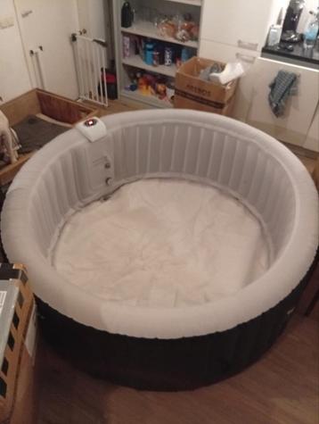 Arebos Santorini Jacuzzi - Opblaasbaar beschikbaar voor biedingen