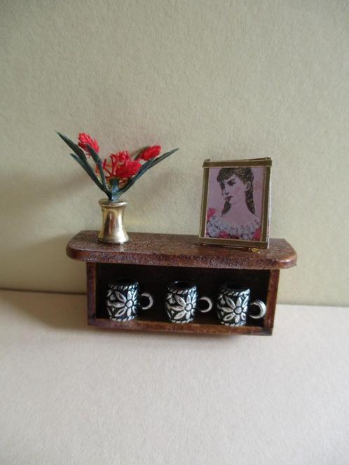 poppenhuis leuk gevuld wandrekje, Verzamelen, Poppenhuizen en Toebehoren, Zo goed als nieuw, Decoratie, Ophalen of Verzenden
