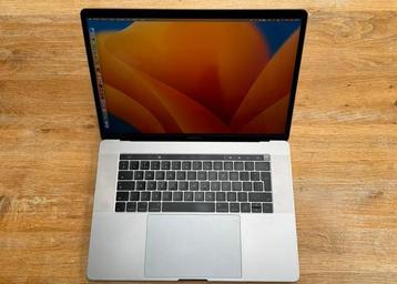 Apple MacBook Pro 15 inch 2017 touchbar 2.8ghz quad i7 16ram beschikbaar voor biedingen
