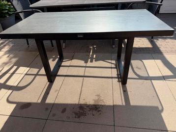 Bois le duc buiten tafel beschikbaar voor biedingen