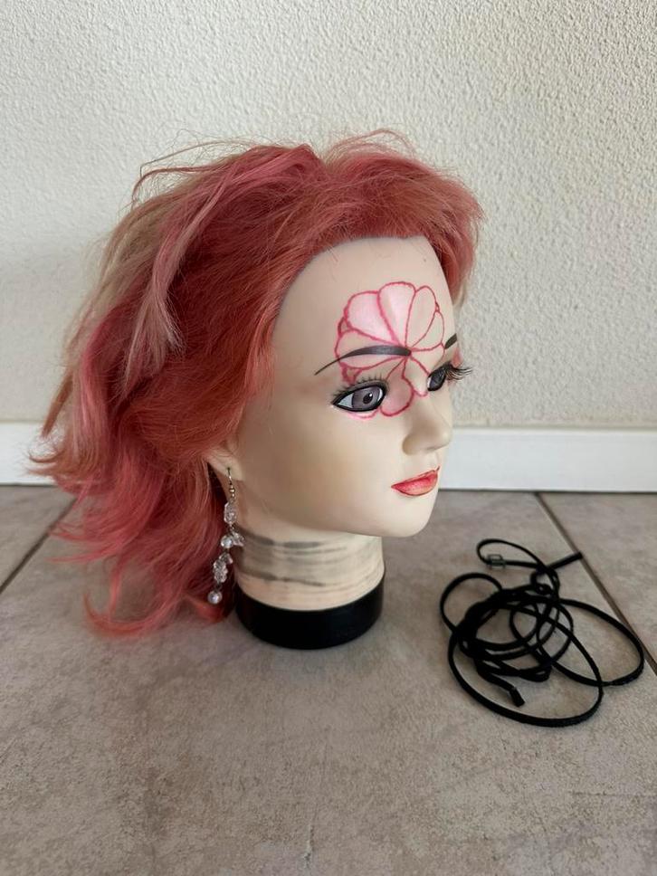 opmaakhoofd kappershoofd opmaak gezicht half lang haar, Sieraden, Tassen en Uiterlijk, Uiterlijk | Haarverzorging, Zo goed als nieuw