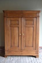 Prachtige strakke antieke eiken houten kast.