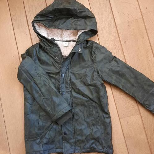 Kinder jas PU met capuchon donker groen maat 122/128, Kinderen en Baby's, Kinderkleding | Maat 122, Zo goed als nieuw, Jas, Ophalen of Verzenden