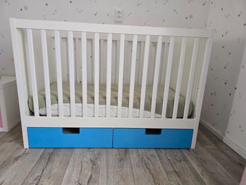 ikea smastad bed en commode/bureau beschikbaar voor biedingen