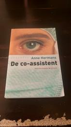 De Co-assistent - Anne Hermans, Boeken, Ophalen of Verzenden, Gelezen, Nederland