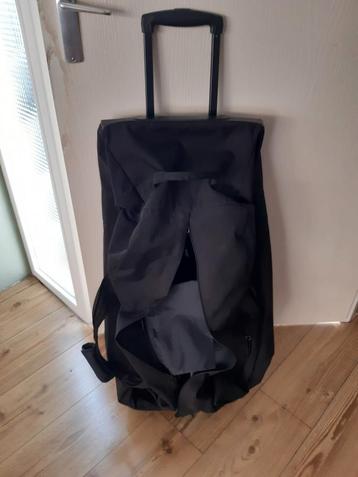 Eastpak reistas met wielen en trekstang groot model beschikbaar voor biedingen