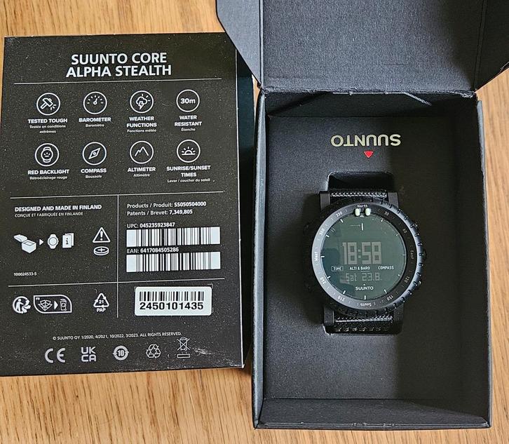 Suunto Core Alpha Stealth Outdoorhorloge, Sieraden, Tassen en Uiterlijk, Sporthorloges, Zo goed als nieuw, Zwart, Hoogte, Kompas