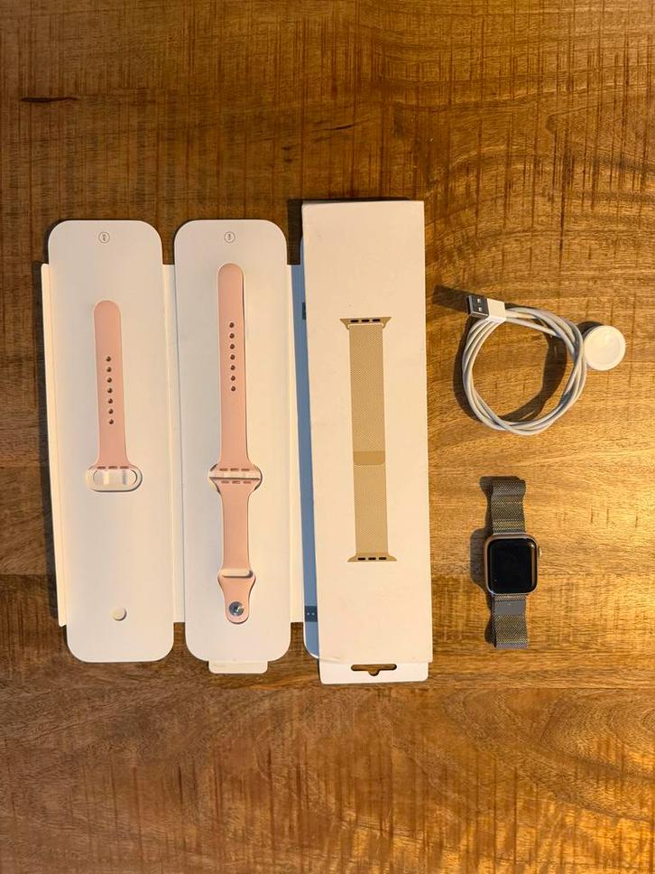 Apple watch series 6 40mm, Sieraden, Tassen en Uiterlijk, Smartwatches, Gebruikt, iOS, Roze, Conditie, Waterdicht, Ophalen of Verzenden