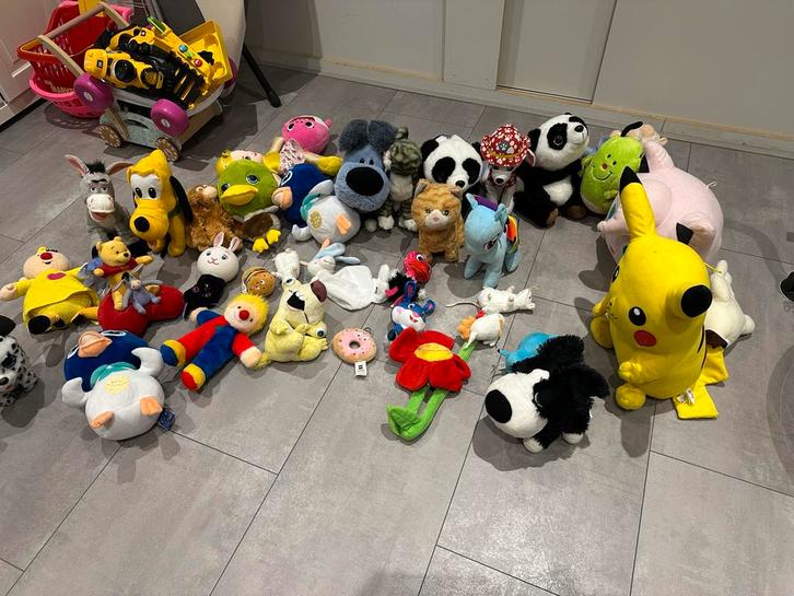 Knuffel Collectie - Clown, Pluto, Pikachu, bumba,, Kinderen en Baby's, Speelgoed | Knuffels en Pluche, Gebruikt, Overige typen