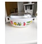 retro ovenschaal J.A.J. Pyrex  melkglas decor oogst groente, Ophalen of Verzenden