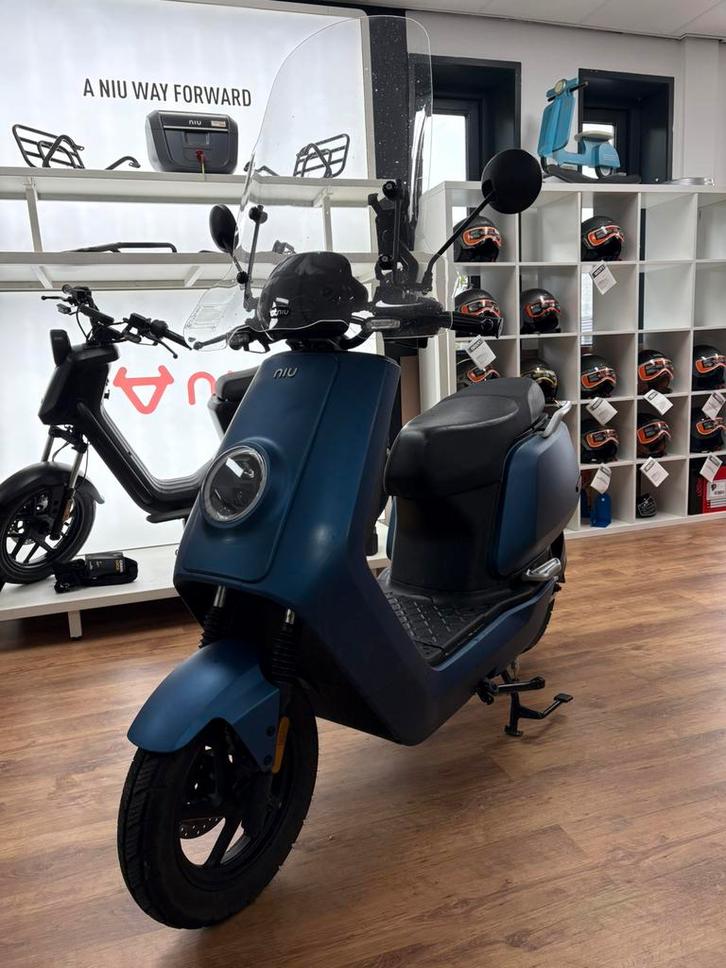 Niu N Serie NQIS Extended 45Km/u Elektrische scooter., Fietsen en Brommers, Scooters | Overige merken, Zo goed als nieuw, Maximaal 45 km/u