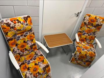 Vintage camping stoelen en tafel beschikbaar voor biedingen