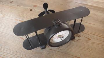 Vliegtuigklok beschikbaar voor biedingen