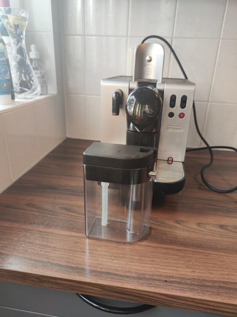 nespresso met melkeopschuimer, Ophalen of Verzenden, Koffiemachine