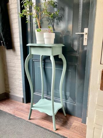 Hoge plantentafel uit Grootmoeders tijd. Stevig en mooi.  beschikbaar voor biedingen