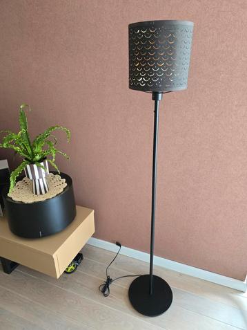 Ikea vloerlamp / staandelamp goud met zwart beschikbaar voor biedingen