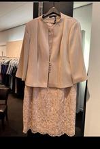 B eige mouwloze jurk met kant ca maat 48, Ophalen of Verzenden, Zo goed als nieuw, Beige