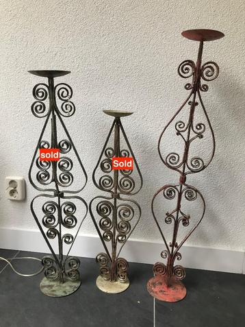 Brocante ijzeren indiase kandelaar uit India  beschikbaar voor biedingen