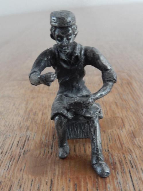 Oud tinnen beeld schoenmaker.  Daalderop??, Verzamelen, Beelden en Beeldjes, Zo goed als nieuw, Mens, Ophalen of Verzenden