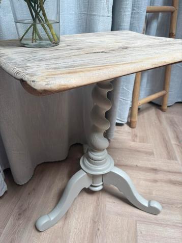 Landelijke eikenhouten tafel beschikbaar voor biedingen
