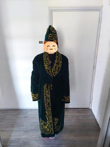 Traditionele Kazachse fluwelen chapan / Shapan Kalpak hoed beschikbaar voor biedingen