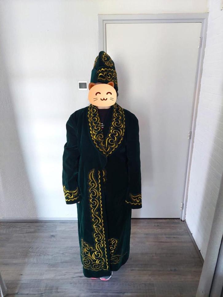 Traditionele Kazachse fluwelen chapan / Shapan Kalpak hoed, Kleding | Heren, Overige Herenkleding, Zo goed als nieuw, Ophalen of Verzenden