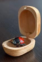 Decoratie kleine ovale houten kistje met lieveheersbeestje, Verzamelen, Beelden en Beeldjes, Ophalen of Verzenden, Zo goed als nieuw