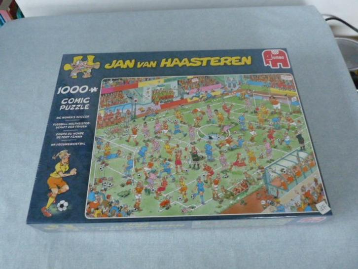 WK Vrouwenvoetbal 1000 stuk Jan van Haasteren Nieuw in, Hobby en Vrije tijd, Denksport en Puzzels, Nieuw, Legpuzzel, 500 t/m 1500 stukjes