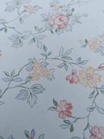 Vintage behang in sierlijke bloemen print. 10 meter x 53 cm, Huis en Inrichting, Stoffering | Behang, Ophalen of Verzenden
