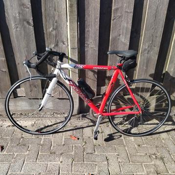 Mooie racefiets voor kleine volwasse of tiener. beschikbaar voor biedingen
