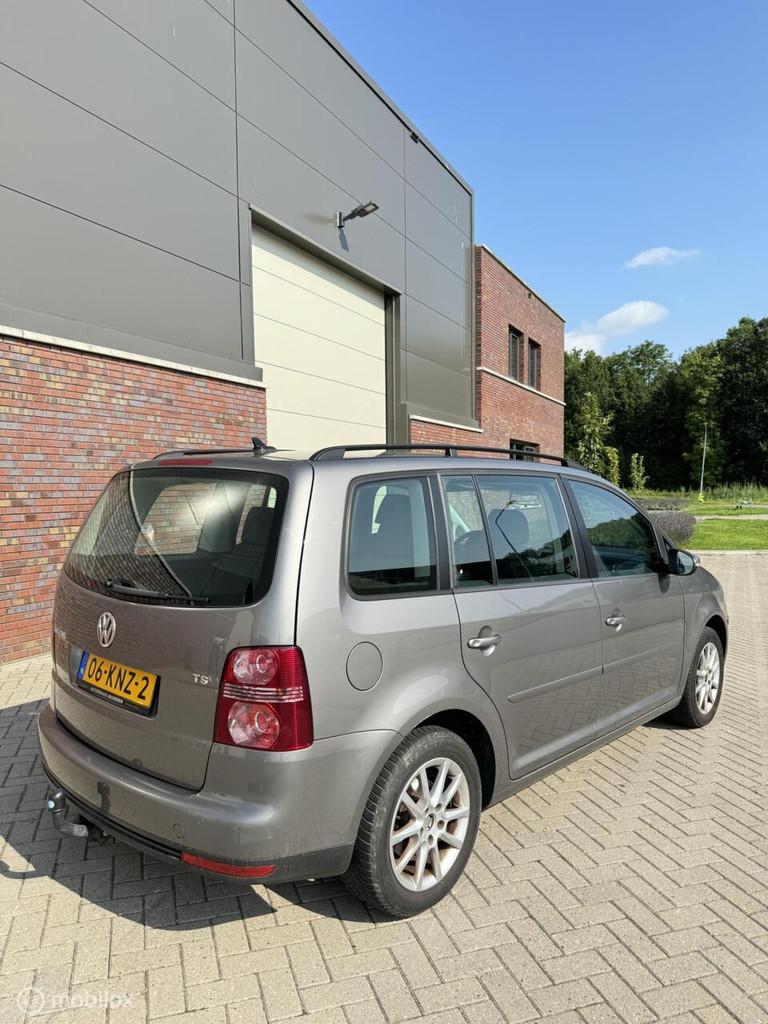Volkswagen Touran 1.4 TSI *NETTE AUTO*6 BAK*NEW APK 11/2026, Auto's, Voorwielaandrijving, Stof, Gebruikt, Zwart