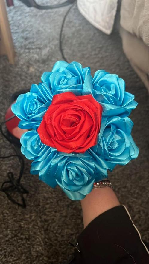 Satijnen rozen, Huis en Inrichting, Woonaccessoires | Kunstplanten en Kunstbloemen, Nieuw, Ophalen of Verzenden
