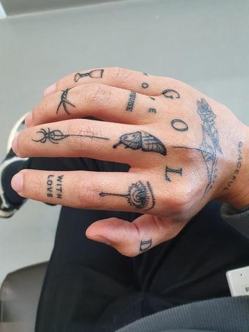 Tattoo modellen gezocht! Handmodel  beschikbaar voor biedingen