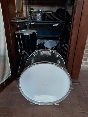 Compleet drumstel beschikbaar voor biedingen