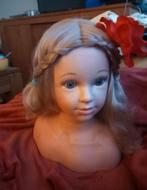 Mooie oefenpop met blond haar en rode bloem, Ophalen, Gebruikt, Overige typen