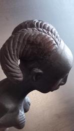 Terracotta beeld naakte Afrikaanse vrouw met ramhoorns, Verzamelen, Beelden en Beeldjes, Ophalen of Verzenden