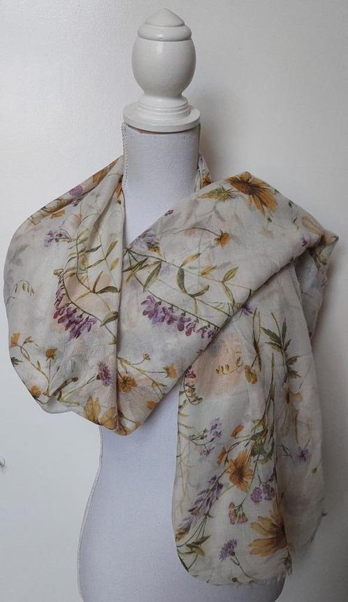(SJAAL08) dunne sjaal bloemen, H&M, nieuw!, Kleding | Dames, Mutsen, Sjaals en Handschoenen, Zo goed als nieuw, Sjaal, Ophalen of Verzenden