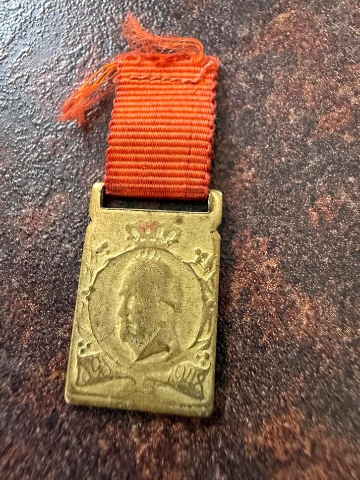 Oude Medaille met Oranje Lint, Verzamelen, Militaria | Algemeen, Overige soorten, Lintje, Medaille of Wings, Nederland, Ophalen of Verzenden
