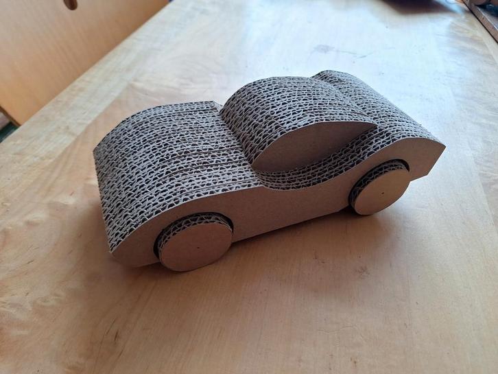 Kartonnen Raceauto Sinterklaas Surprise, Diversen, Sinterklaas, Nieuw, Ophalen of Verzenden