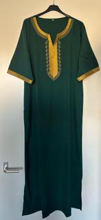 Groene kaftan met goudkleurige borduursels. Maat XL, Kleding | Dames, Gelegenheidskleding, Ophalen, Overige typen, Maat 42/44 (L)
