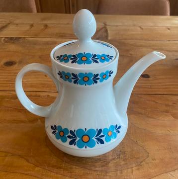 9 Verschillende vintage theepotten 8,50 per stuk beschikbaar voor biedingen