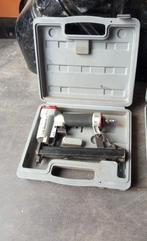 Pneumatische tacker in koffer, Doe-het-zelf en Verbouw, Gereedschap | Handgereedschap, Ophalen of Verzenden, Gebruikt