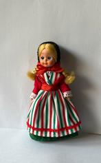 Leuke folklore pop, Verzamelen, Poppen, Ophalen of Verzenden